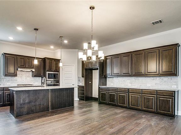 2nd image of 4115 Lightcreek Ln