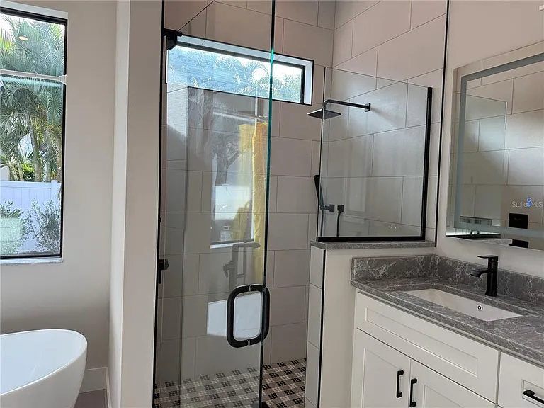 2443 Wood St — Photo 15