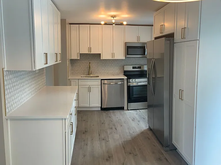 203 Parkwood Dr — Photo 2