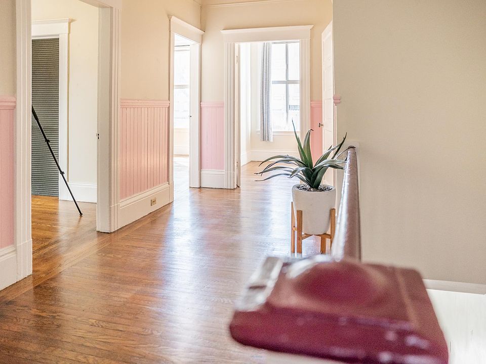 1st image of 489 Guerrero St