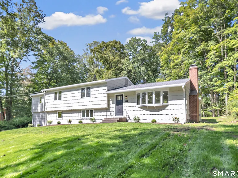 48 Crestwood Rd — Photo 1