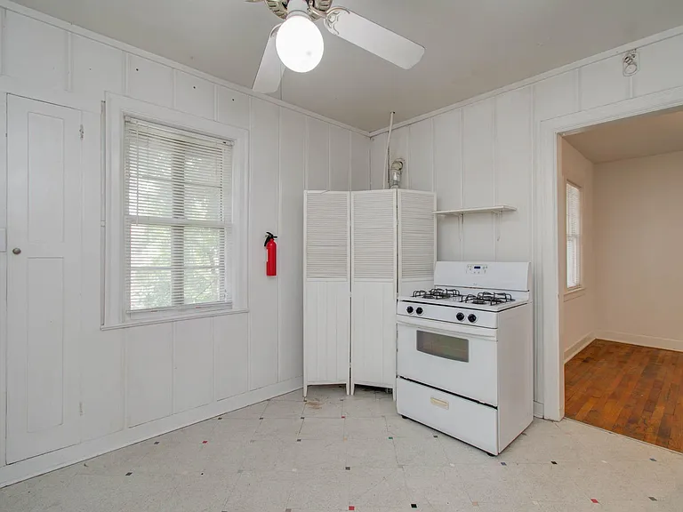 1428 Wentworth St #2 — Photo 7