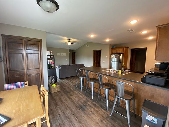 2nd image of 1841 Spruce Ave #124