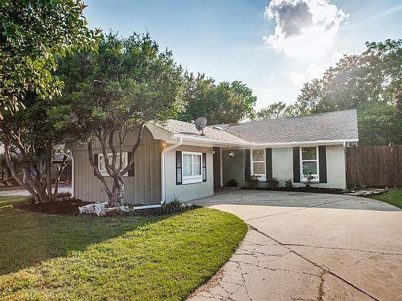 3rd image of 805 Valley Creek Dr