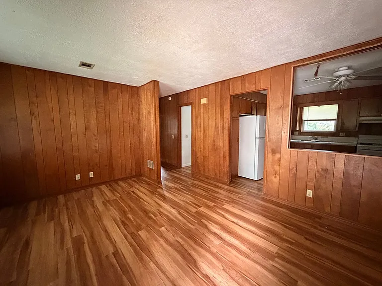 505 E Holly St — Photo 6