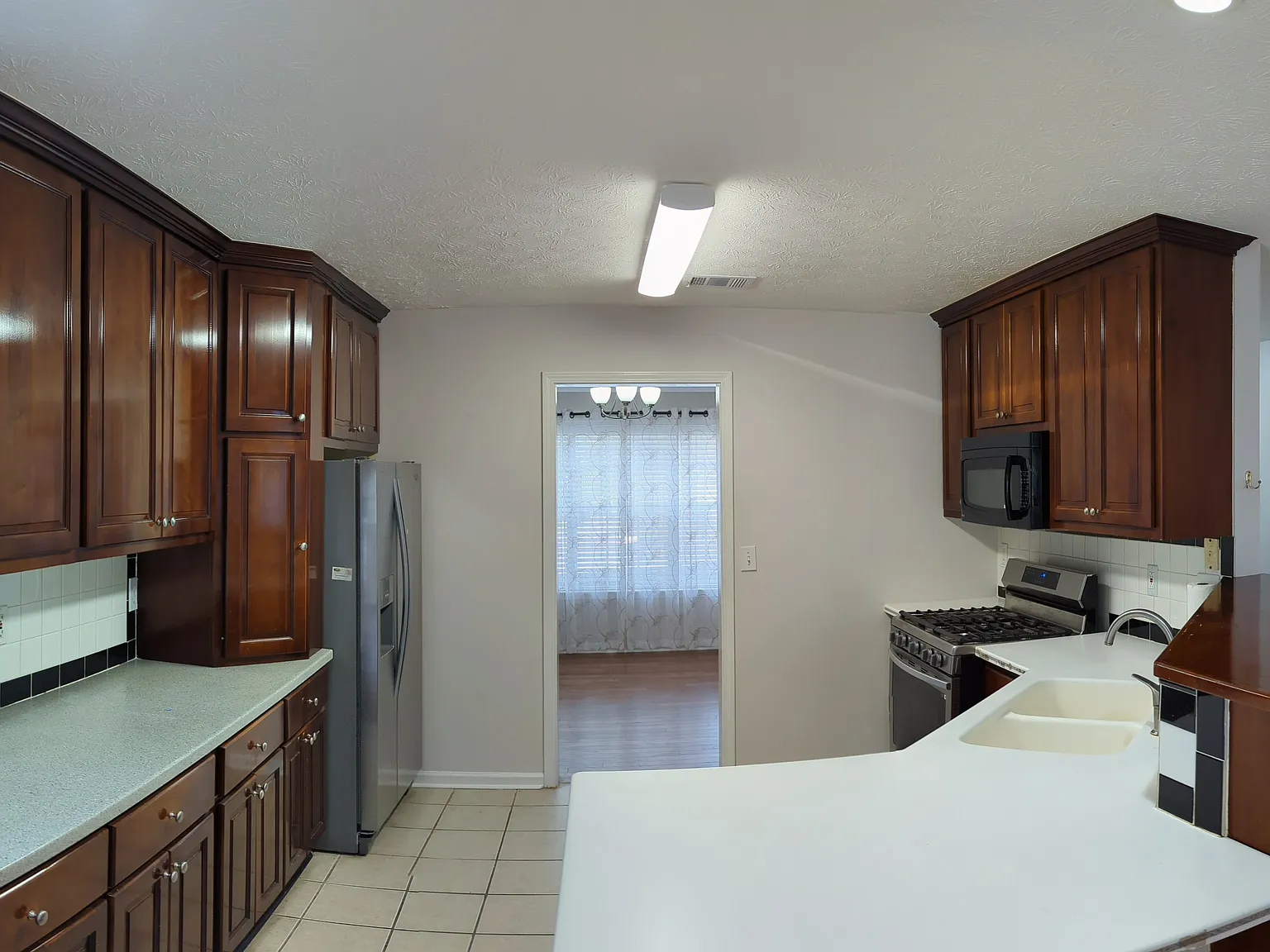3 bed, 1701 sqft, $1,995 — Photo 3