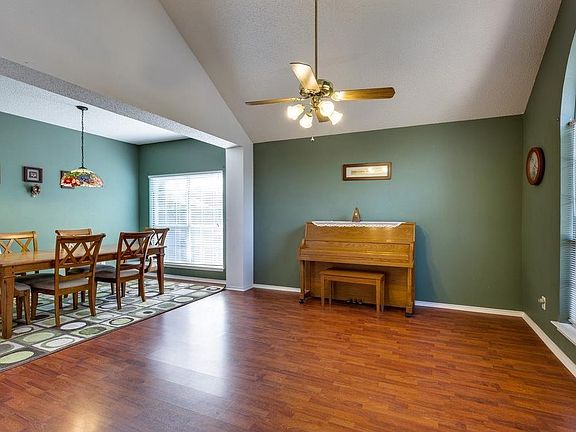 4th image of 517 Anthony Dr