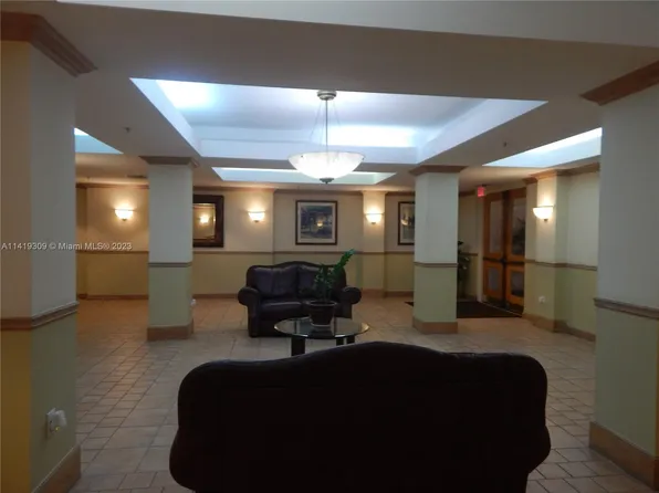 9805 NW 52nd St APT 204, Doral, FL 33178