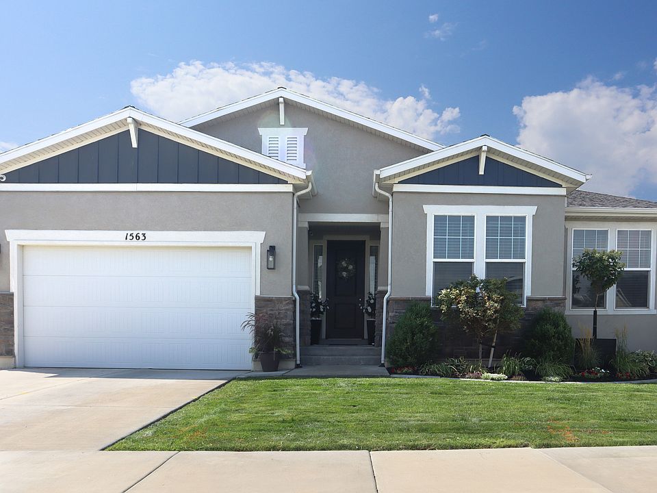1st image of 1563 W Maple Shade Ln