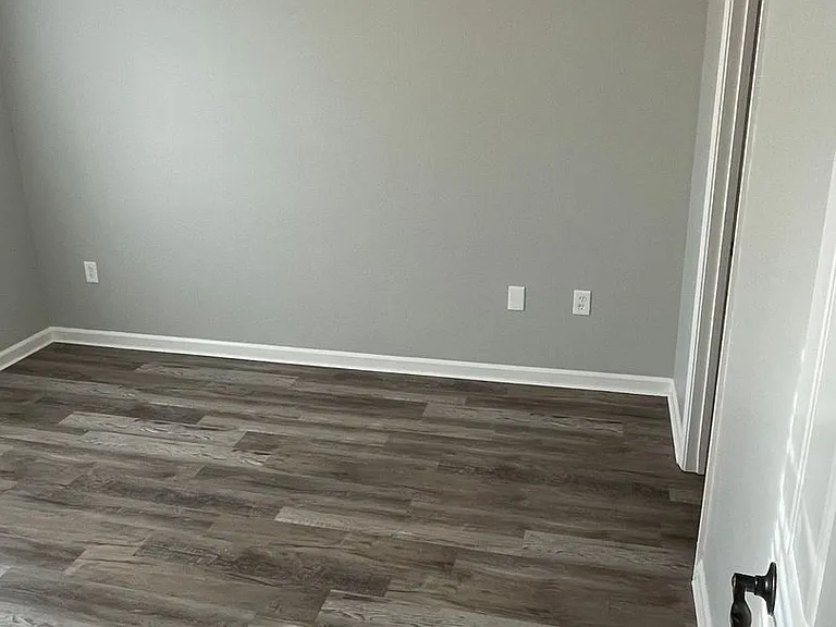 1415 Huebner St — Photo 6