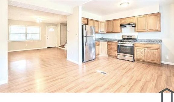 3rd image of 708 Seawall Rd
