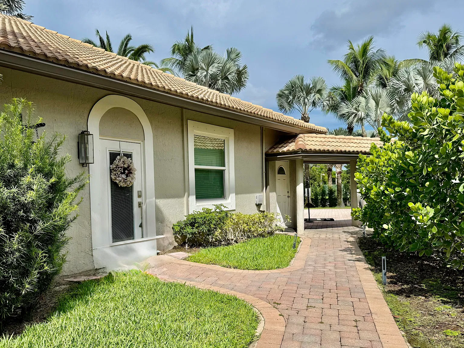 2 bed, 2.0 bath, 1042 sqft, $5,500 — Photo 1