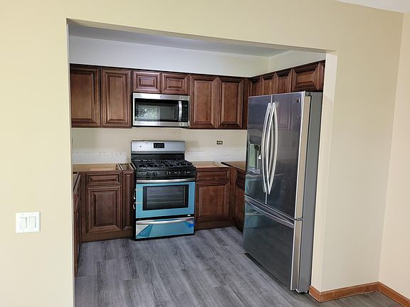 3rd image of 1443 Diamond Dr