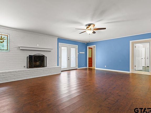 4th image of 2202 Balsam St