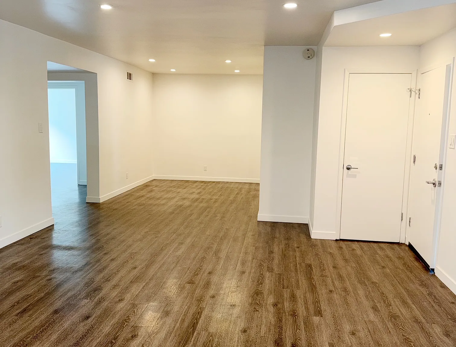 Beverly Hills apartment — Photo 3