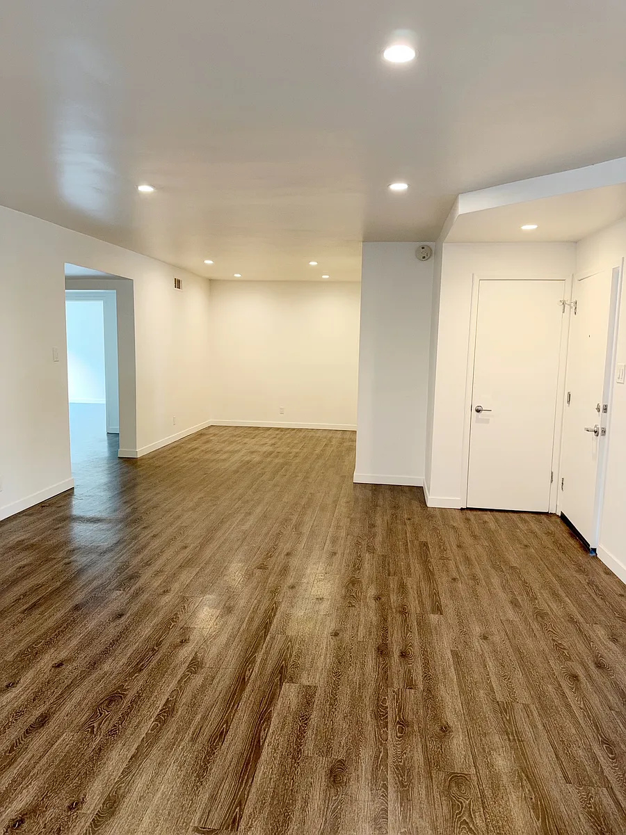 Building Photo - Beverly Hills apartment