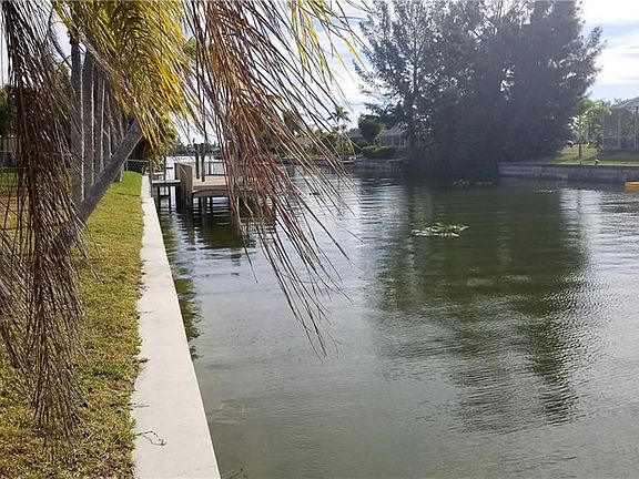 4th image of 220 SE 24th St