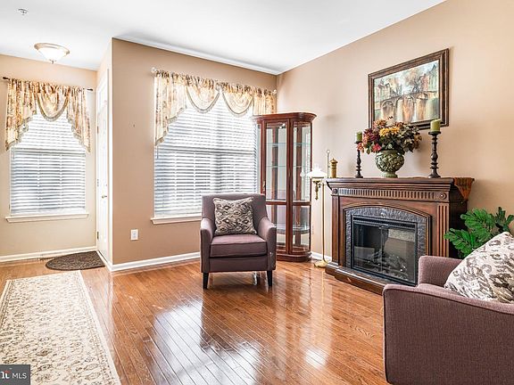 3rd image of 8 Jamies Ct