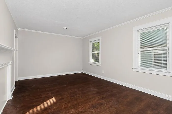 420 Plymouth Ave — Photo 5