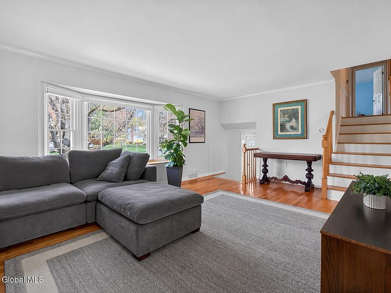 3rd image of 34 Guilder Place