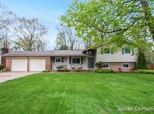 8101 Crestview Ave, Jenison, MI 49428