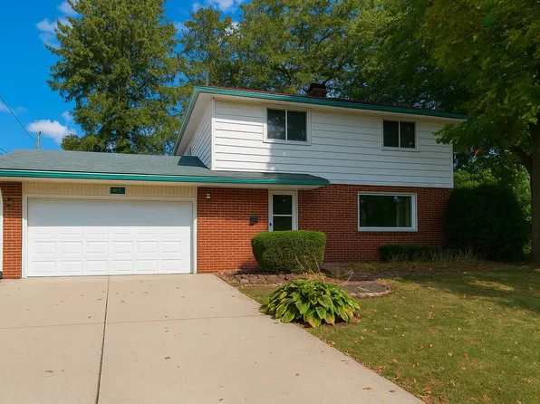 1244 La Cresta Dr, Freeport, IL 61032