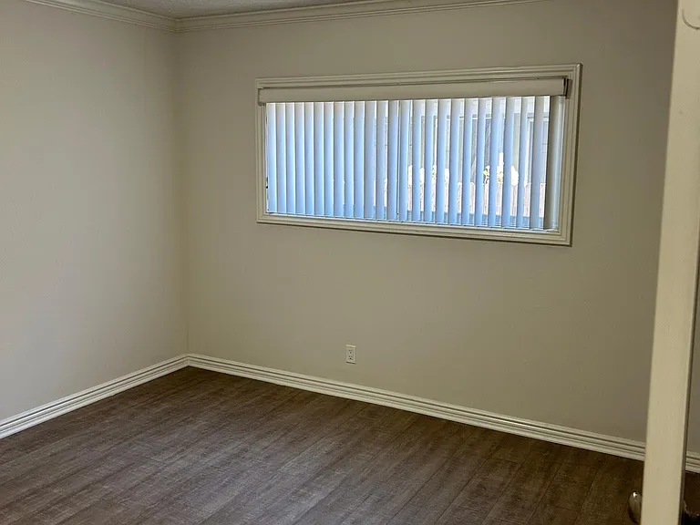 1023 Ocean Park Blvd #5 — Photo 6