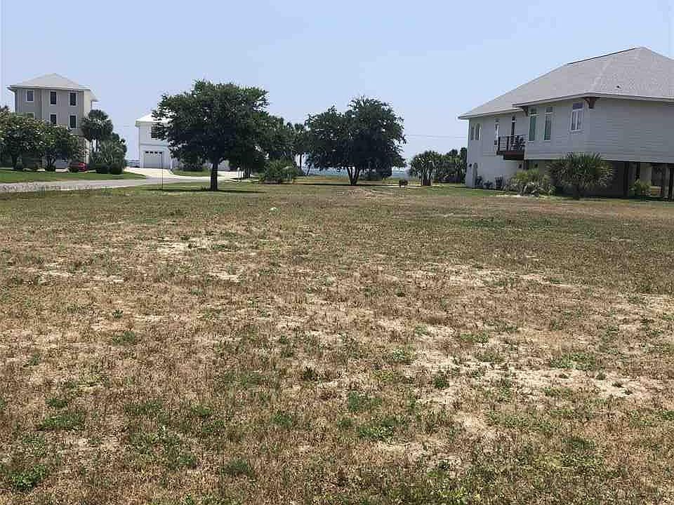 2nd image of 3377 Laurel Dr