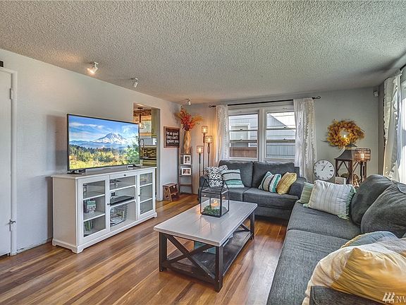 5th image of 1131 7th Ave NW