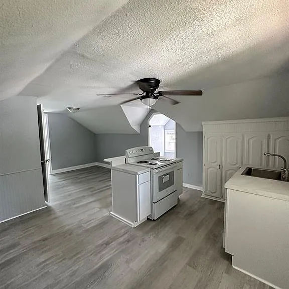 1511 N Summit Ave #2 — Photo 9