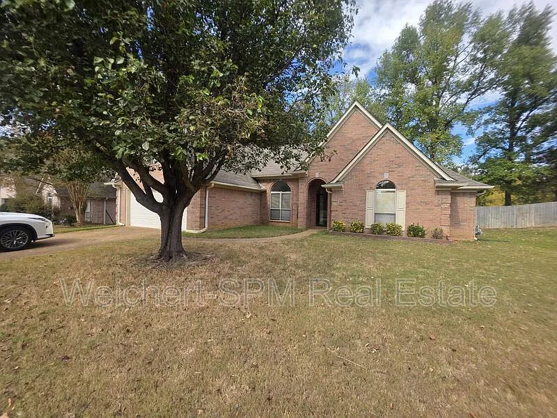 4 bed, 2.0 bath, 2061 sqft, $2,250 — Photo 1