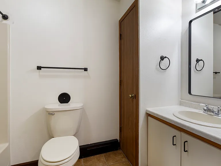 550 Braund St #3 — Photo 8