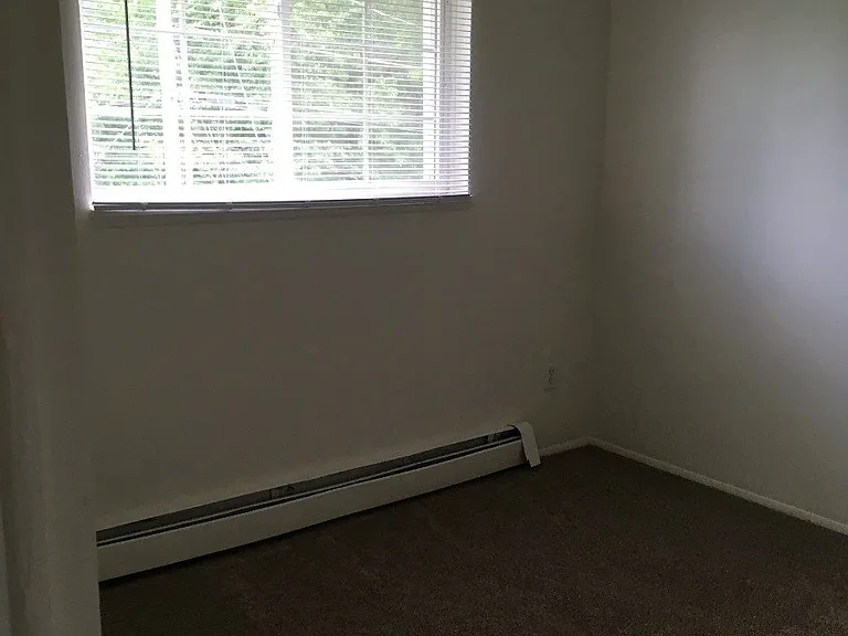 Evergreen Village Apartments & Townhouses — Photo 59