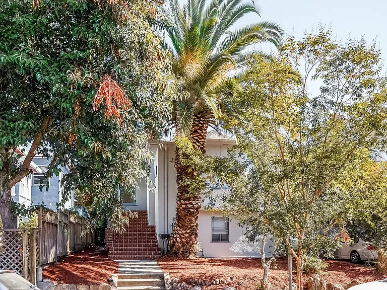 6458 Colby St — Photo 4