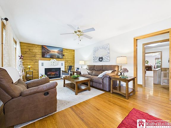 2nd image of 507 Line St