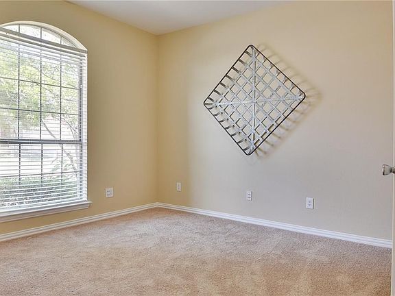 5th image of 327 Highland Creek Dr