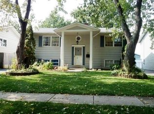 40 N Fairlawn Ave, Mundelein, IL 60060