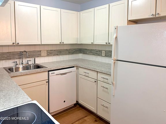 5th image of 330 Shore Dr #7