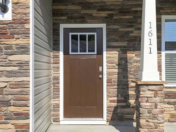 3rd image of 1611 Castlen Ct