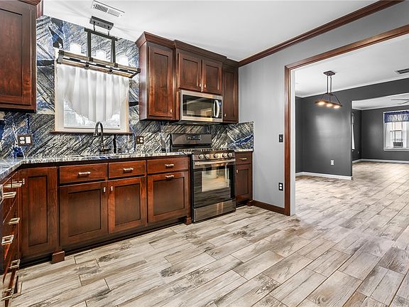 4th image of 1316 Jameson Rd