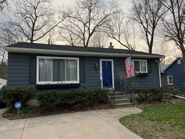 2402 Archdale, West Bloomfield, MI 48324