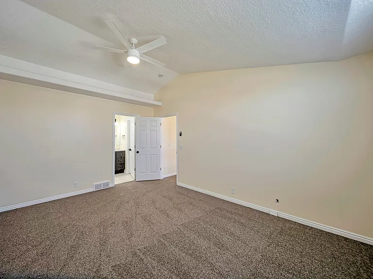 2255 W Red Robin Rd — Photo 19
