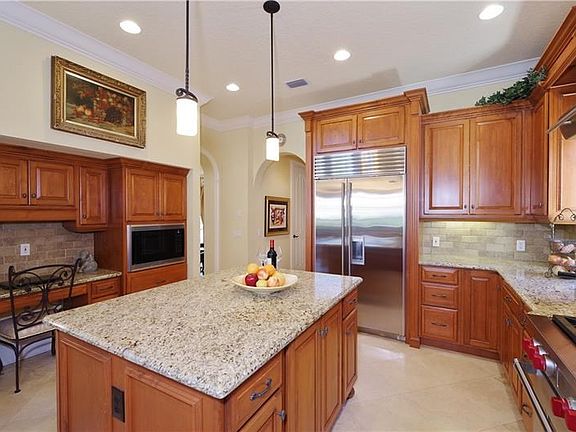 Kitchen & Island