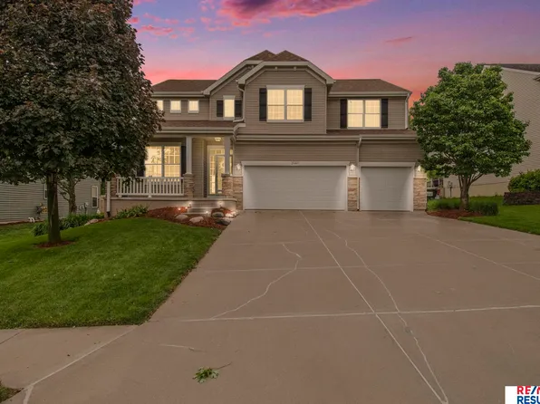 2441 Sand Hills Dr, Papillion, NE 68046