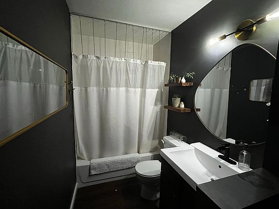 5th image of 1402 Bridgeway Dr APT A
