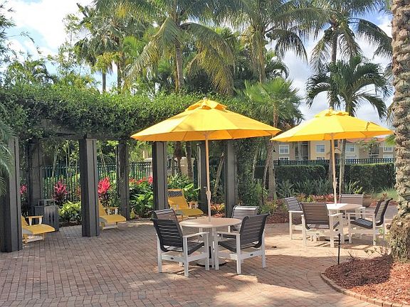 Murano Delray Beach Pool area { Apartment Homes in Delray Beach , FL ; Murano of Delray Beach Apartment Homes ; Delray Beach, FL Apartment Rentals ; Luxury Apartments in Delray Beach , FL ; For Rent Delray Beach, FL