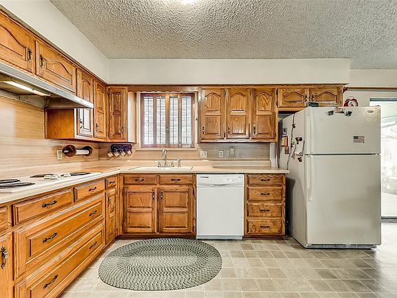 5th image of 415 Westbrook Dr