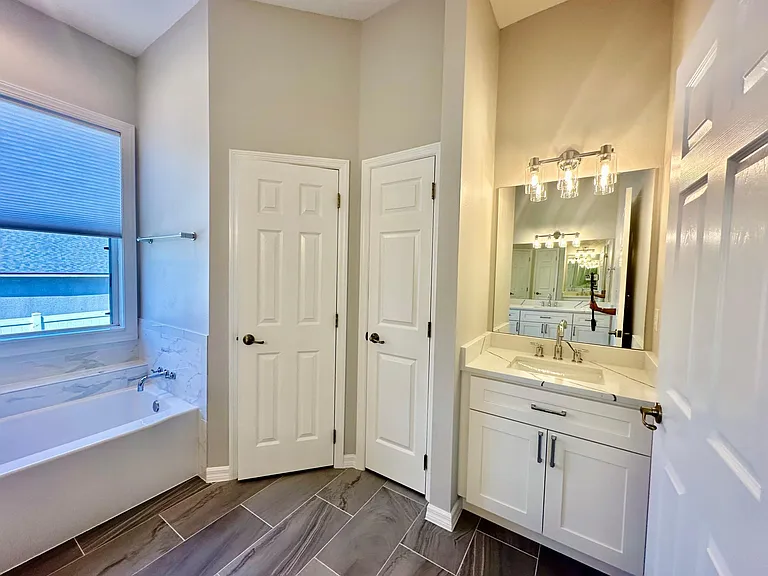 916 White Oak Way — Photo 11
