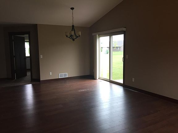 4th image of 2489 Parkview Ln #B