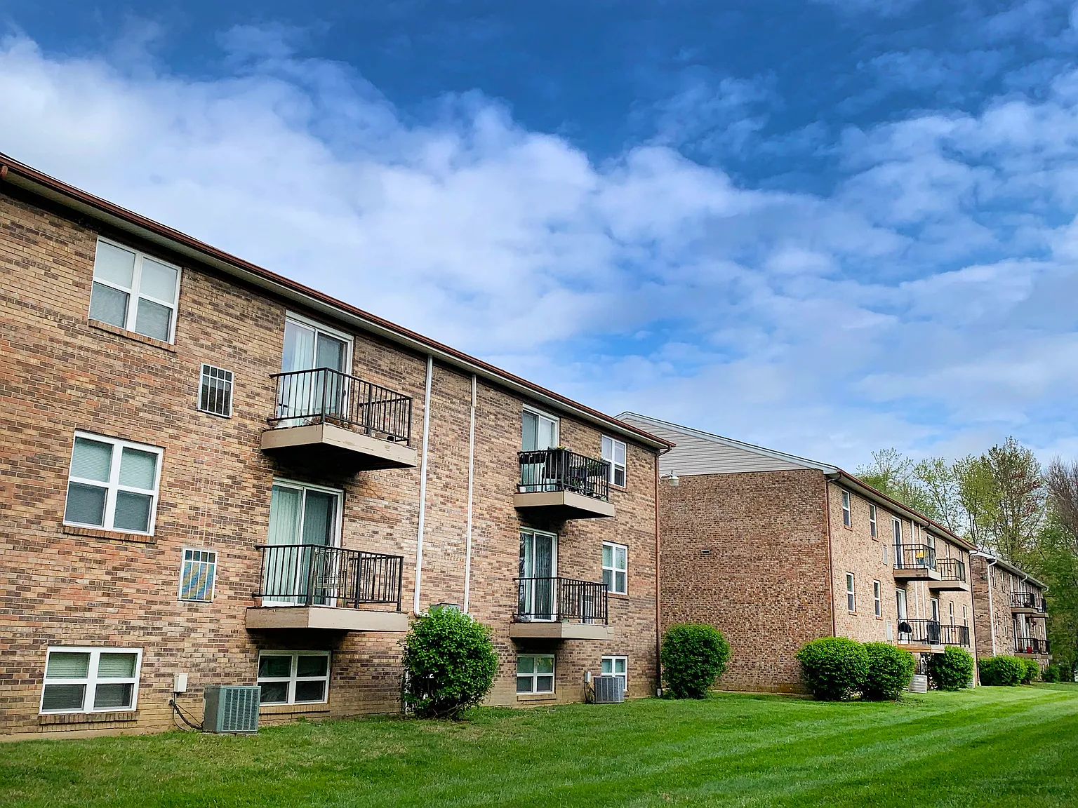 Crown Crossing Apartments — Photo 4